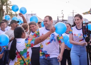 Presidente Roberto Cidade abre programação oficial do Abril Azul no Legislativo Estadual com iluminação especial