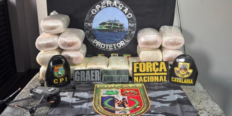 Base Arpão 2: Com o apoio de cão policial, PMAM apreende mais de 40 kg de entorpecentes