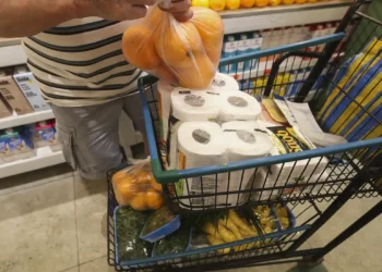 Cesta básica fica mais cara em todas as capitais brasileiras em março