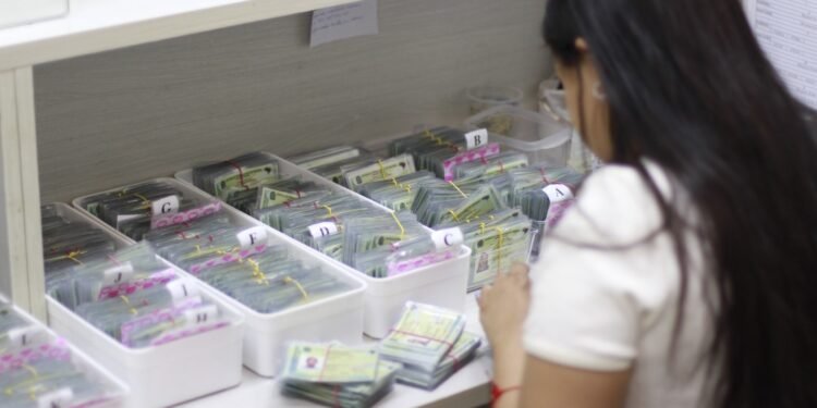 Mais de 22 mil carteiras de identidade emitidas pela SSP-AM seguem esquecidas nos PACs