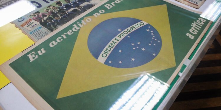 ‘Memórias da Copa’: Exposição na Biblioteca Pública revive conquista histórica do tetracampeonato do Brasil