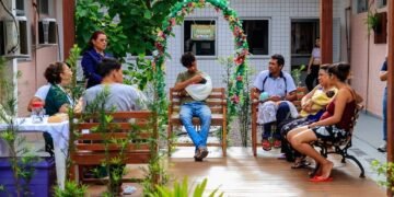 Na maternidade Azilda Marreiro, banho de sol de bebês também é momento de acolhimento às mães, no pós-parto