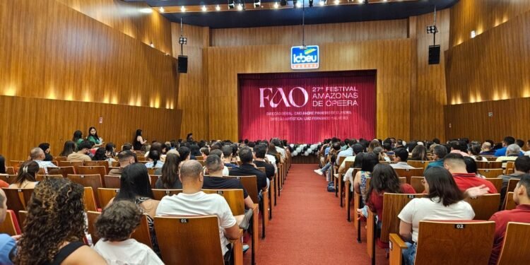 Teatro ICBEU recebe recital gratuito em homenagem aos 270 anos de Mozart