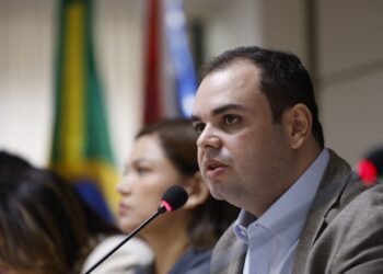 Mais de 14 mil servidores da Segurança terão reajuste de 4,14%, anuncia o governador interino Roberto Cidade