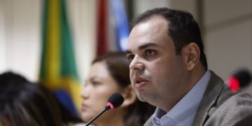 Mais de 14 mil servidores da Segurança terão reajuste de 4,14%, anuncia o governador interino Roberto Cidade