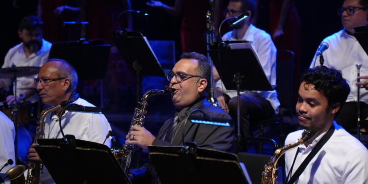 Tom de Bossa’: Amazonas Band leva a bossa nova ao palco do Teatro da Instalação