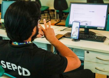 Dia Nacional da Libras: Amazonas amplia inclusão com ensino bilíngue e serviços de acessibilidade
