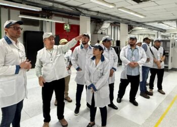 Suframa visita fábrica da TPV em Manaus e conhece avanços em inovação e produção