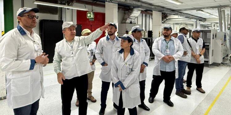 Suframa visita fábrica da TPV em Manaus e conhece avanços em inovação e produção