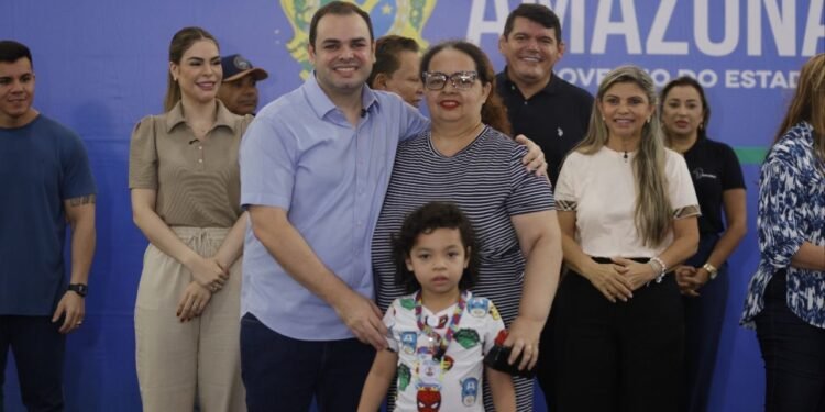 Governador interino Roberto Cidade acompanha entrega de 1,2 mil óculos e avança com mutirão oftalmológico no Amazonas