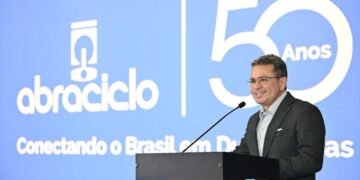No 50º aniversário da Abraciclo, vice-governador Tadeu de Souza reforça protagonismo do Amazonas na indústria brasileira