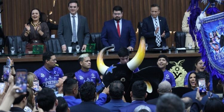 Governo do Amazonas participa de homenagem ao Festival Folclórico de Parintins na Aleam