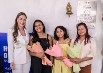 Com a presença da primeira-dama Thaisa Cidade, pacientes celebram vitória contra a leucemia no Hospital do Sangue