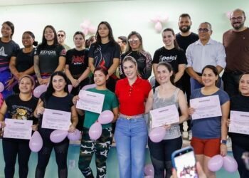 Primeira-dama Thaisa Cidade participa da entrega de certificação para alunas de curso de defesa pessoal