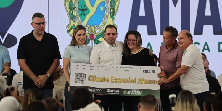 Governo Presente: Afeam entrega R$ 35 mil em financiamentos para empreendedores da zona norte de Manaus