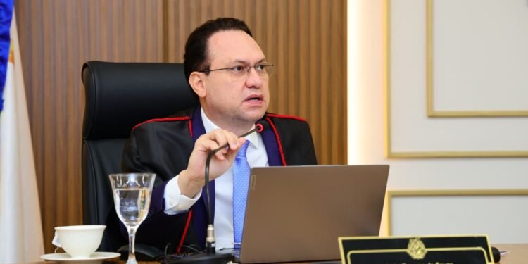 Procurador João Barroso é reconduzido à Procuradoria-Geral do MPC-AM para o biênio 2026-2028