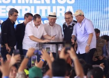 Ao lado do presidente Lula, governador Roberto Cidade destaca investimentos históricos e reforça avanço das obras na BR-319 no Amazonas