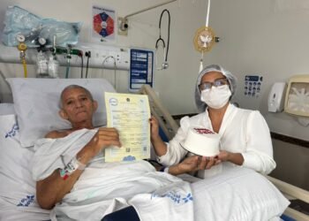 Paciente com câncer se casa no Hospital Rio Negro