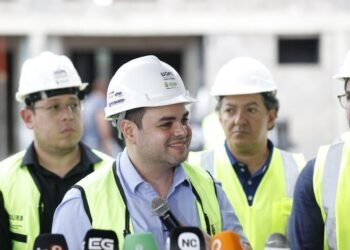 Governador Roberto Cidade vistoria avanço das obras do Residencial Novo Aleixo, na zona norte de Manaus
