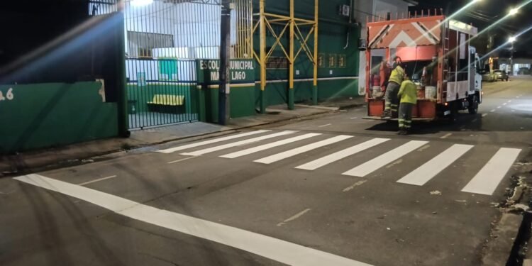 Prefeitura de Manaus amplia sinalização viária em diferentes zonas para organizar trânsito e salvar vidas