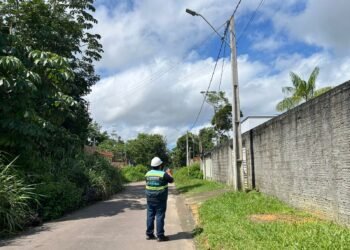 Prefeitura amplia iluminação pública em Manaus e Ageman acompanha execução dos serviços