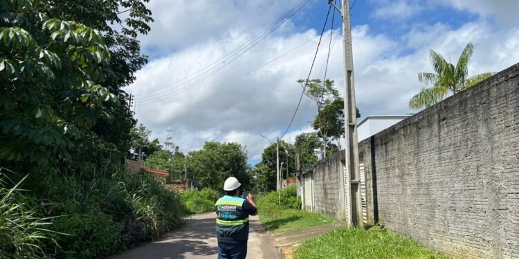 Prefeitura amplia iluminação pública em Manaus e Ageman acompanha execução dos serviços
