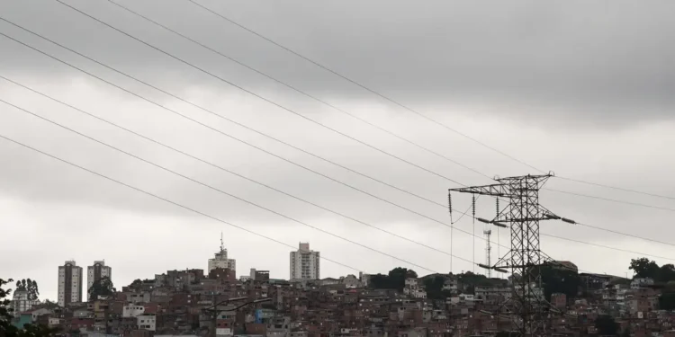 Fim de semana será de temporal no Sudeste e chuva intensa no Norte