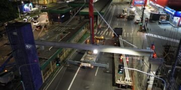 Prefeitura de Manaus realiza operação de implantação de vigas da nova passarela da avenida Torquato Tapajós