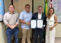 Governador Roberto Cidade assina ordem de serviço para obras de pavimentação em Barcelos