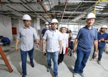 Governador Roberto Cidade vistoria obras na FCecon e no SPA Coroado