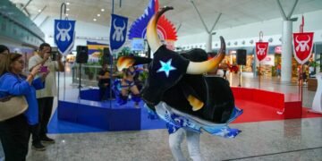 Aeroporto de Manaus inicia programação cultural para Festival de Parintins com atrações para turistas