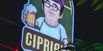Noite de bossa nova no Bar do Cipriano arrecada fraldas para o Lar Batista Janell Doyle