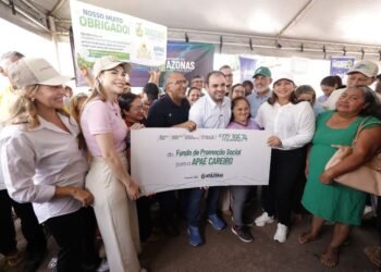 Governador Roberto Cidade leva 37ª edição do Governo Presente ao Careiro Castanho com entregas para o setor primário, cidadania e assistência social