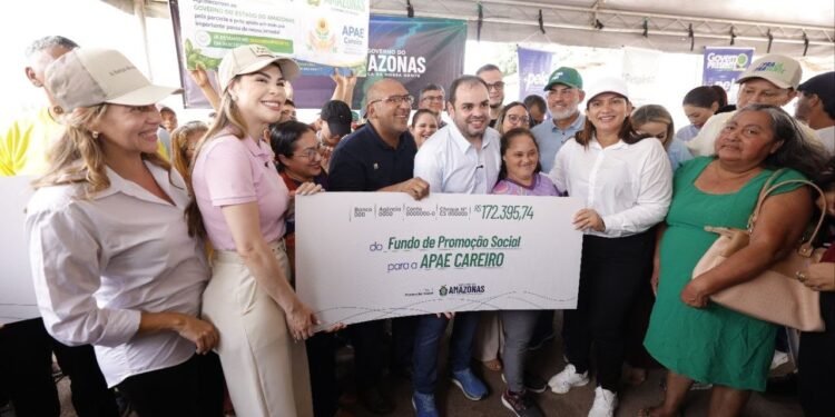 Governador Roberto Cidade leva 37ª edição do Governo Presente ao Careiro Castanho com entregas para o setor primário, cidadania e assistência social