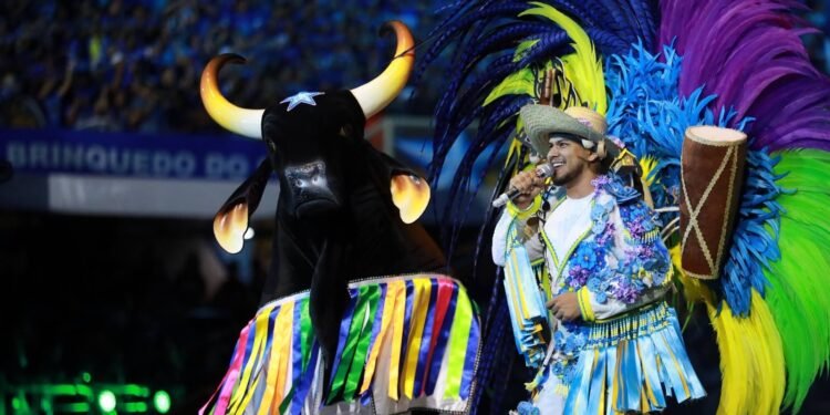 Festival de Parintins 2026: Boi Caprichoso encerra apresentações destacando cultura, memória e tradições da Região Norte