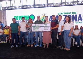 Governador Roberto Cidade acompanha ações e realiza entregas no Governo Presente na zona leste de Manaus