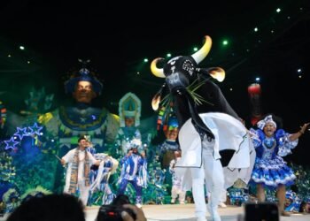 Festival de Parintins 2026: Boi Caprichoso abre primeira noite celebrando Parintins e as raízes de seu povo