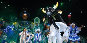 Festival de Parintins 2026: Boi Caprichoso abre primeira noite celebrando Parintins e as raízes de seu povo