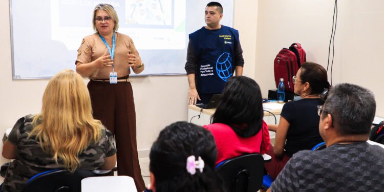 CMM fortalece qualificação profissional da população com curso de agente de portaria