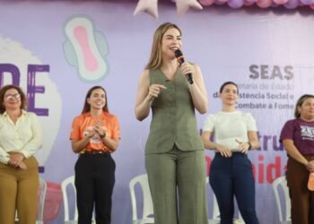 Primeira-dama Thaisa Cidade reforça ações de proteção infantojuvenil nas escolas em evento na zona sul de Manaus