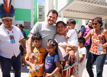 Prefeito Renato Junior entrega mobílias às famílias do residencial Morar Melhor 15 e reforça compromisso com política habitacional em Manaus