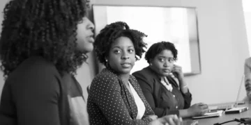 Desemprego entre mulheres negras jovens chega a 24,7%, aponta estudo