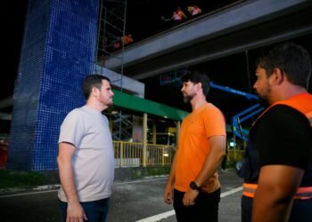 Prefeito Renato Junior acompanha avanço da concretagem do tabuleiro da nova passarela da avenida Torquato Tapajós