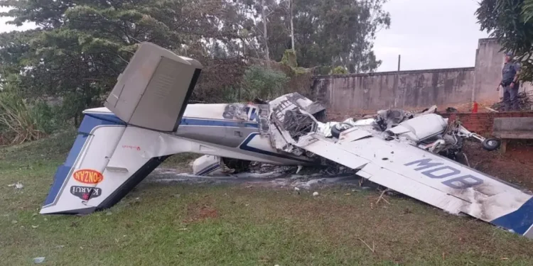 Queda de bimotor deixa dois mortos em Marília, interior de São Paulo