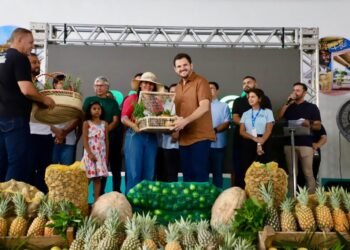 Prefeito Renato Junior entrega oito toneladas de alimentos do PAA e anuncia que vai dobrar investimento no programa garantindo geração de renda aos produtores rurais
