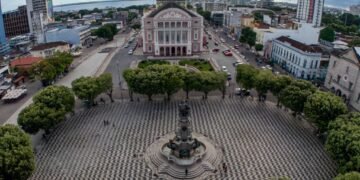 Largo de São Sebastião recebe transmissão da estreia do Brasil na Copa com shows gratuitos