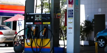 Concorrência do etanol e subvenção fazem preço da gasolina cair