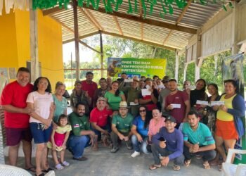 Em mutirão, Idam entrega 40 documentos rurais a comunitários de Manacapuru
