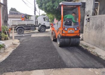 Prefeitura de Manaus avança com manutenção asfáltica no Lírio do Vale e melhora mobilidade na zona Oeste