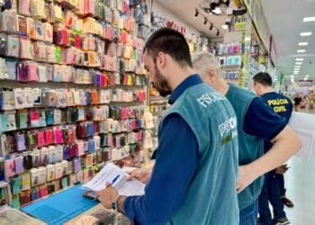 Ação conjunta entre Procon Manaus e Decon-AM resulta na apreensão de mais de 2,8 mil produtos falsificados na zona Norte